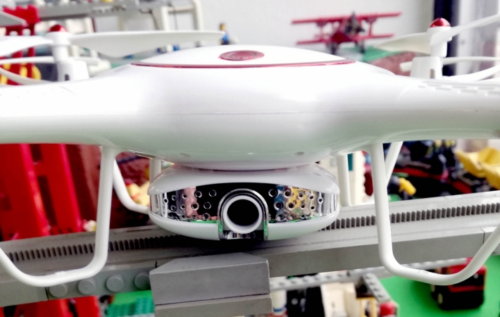 Syma X5UW-D - pohled na kameru dronu zepředu